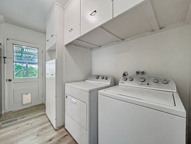 Building Photo - Beautiful 5BD/3BA House Near SDSU W/ W/D, ...