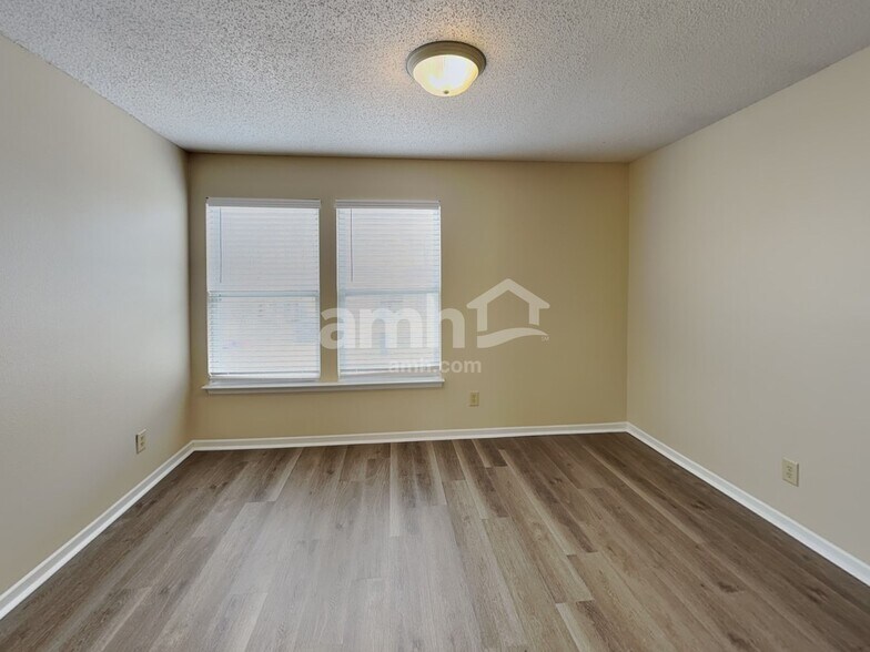 Building Photo - 8845 Limberlost Ct