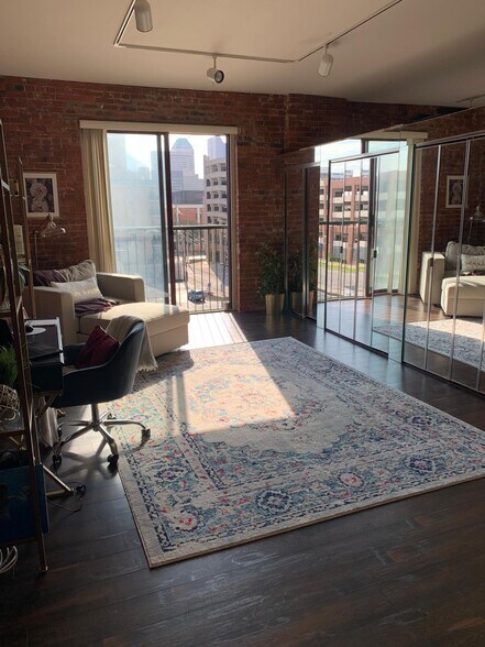 Great views of downtown - 432 E. Rich St