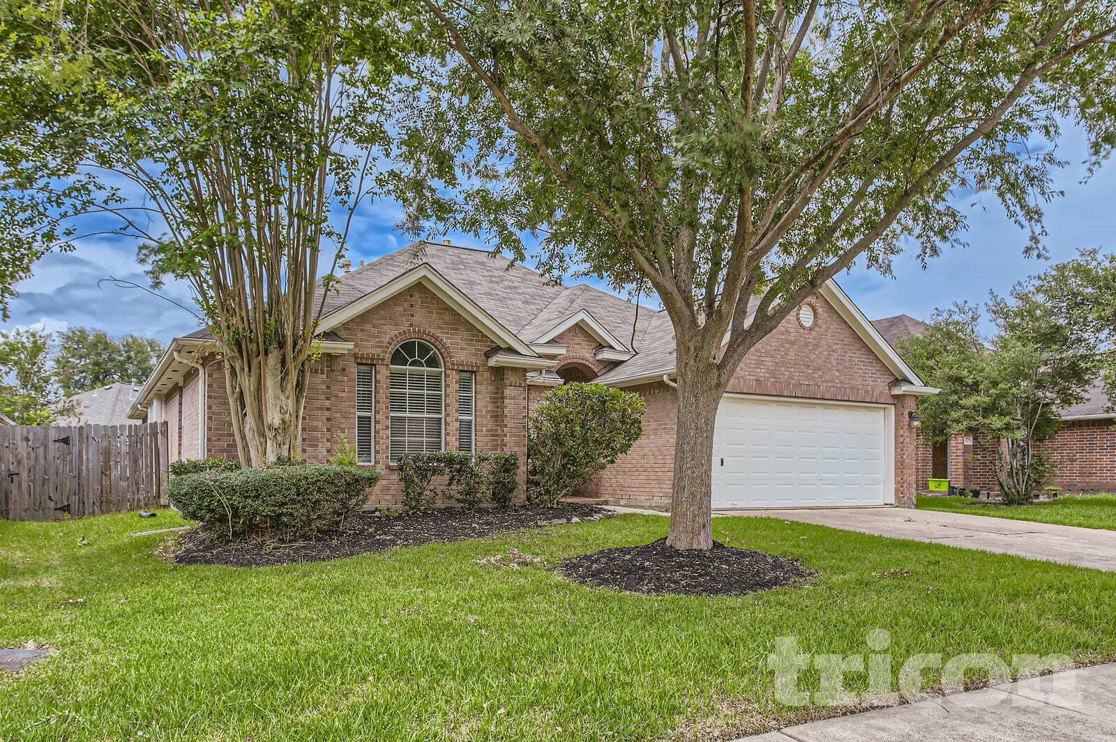 Building Photo - 814 Robins Way