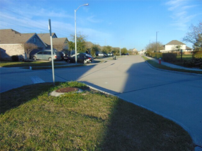 Building Photo - 24978 Tidmor Ln