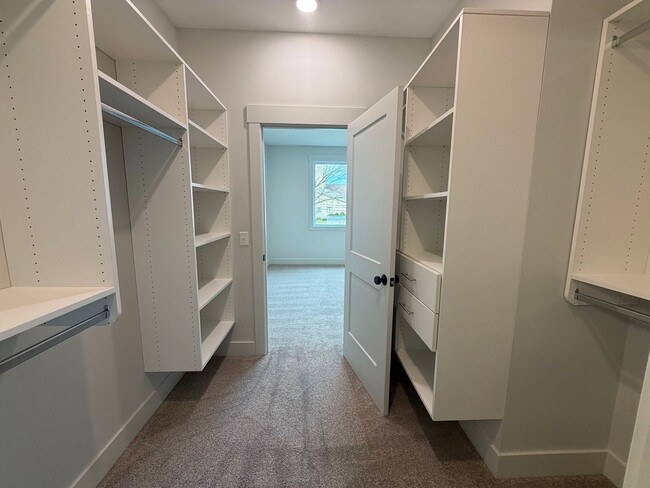 Building Photo - Newly built 3 bedroom spacious home!