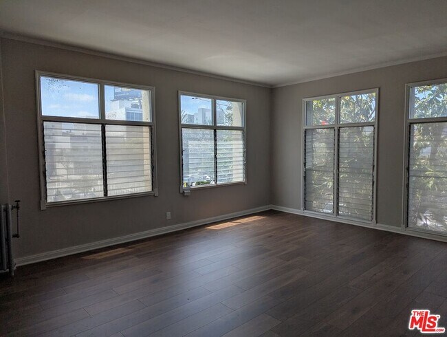 Building Photo - 634 S Gramercy Pl