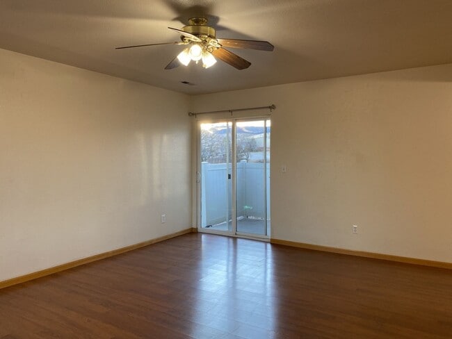 Building Photo - 3 Bed, 2 Bath Duplex in West Fort Collins close to Foothills