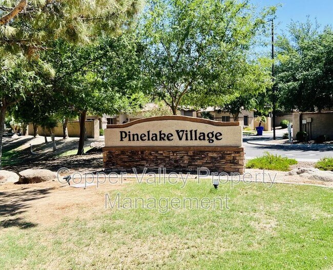 Building Photo - 519 E Rainbow Dr