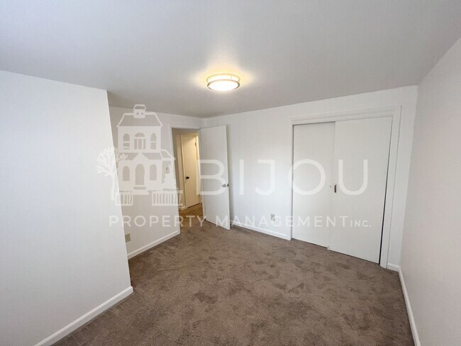 Building Photo - 4418 N Chestnut St