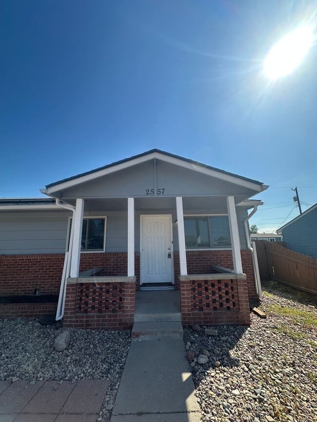 Building Photo - Beautiful 3 Bedroom Home for Rent on Chimayo