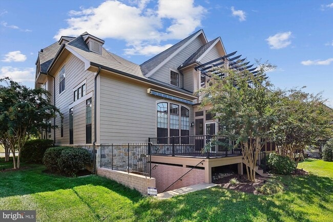 Building Photo - 448 Salk Cir