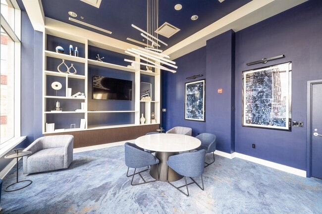 Building Photo - 1100 Maxwell Ln