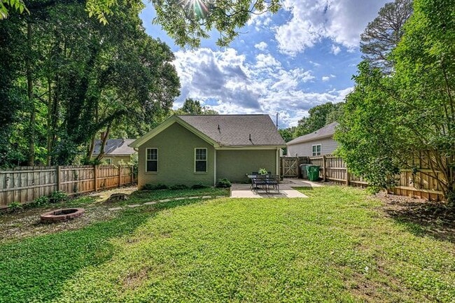 Building Photo - Charming 3BD/2BA Bungalow in Druid Hills!