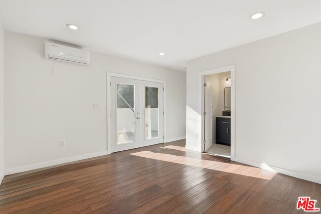 Building Photo - 2633 N Commonwealth Ave