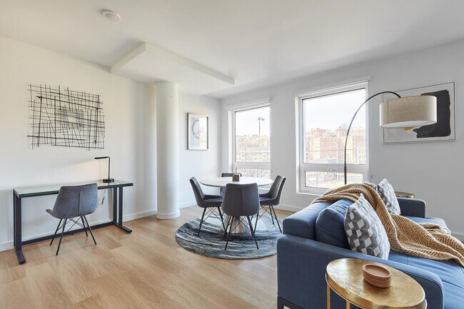 Building Photo - 1b Marshall Dr