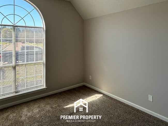 Building Photo - 4566 Kings Grant Dr