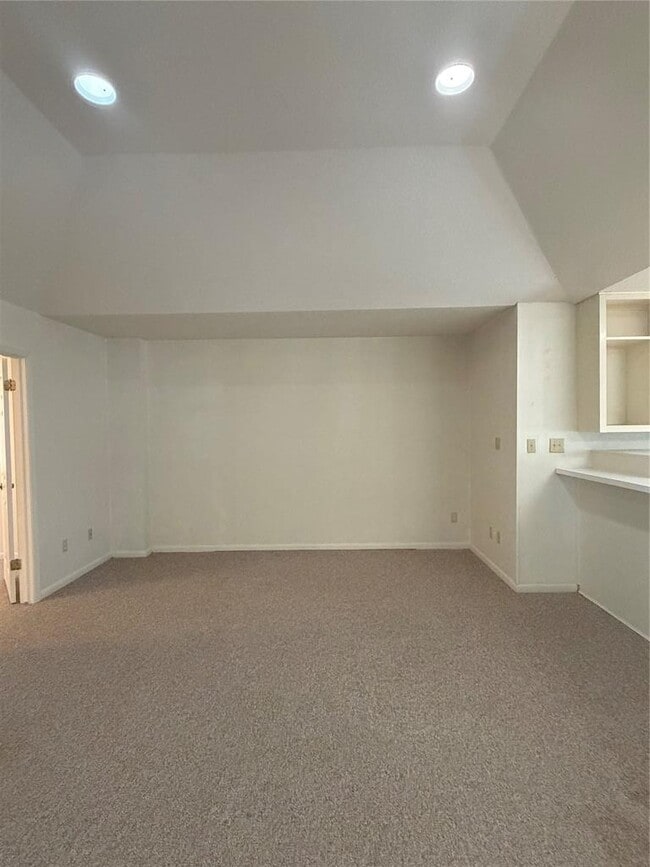 Building Photo - 728 W San Antonio St