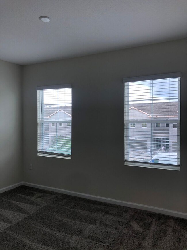 Building Photo - 3 Bedroom, 2.5 Bath East Orlando Townhome ...