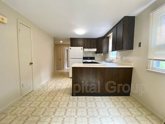 Building Photo - 183 Sunshine Dr