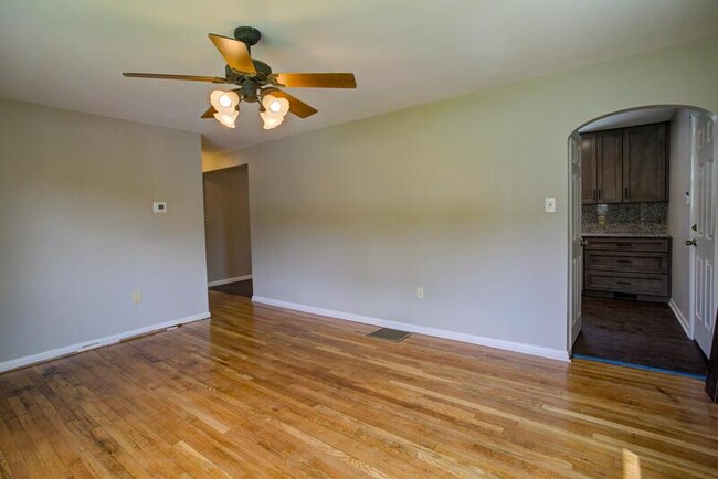 Building Photo - 35 Strasburg Pike