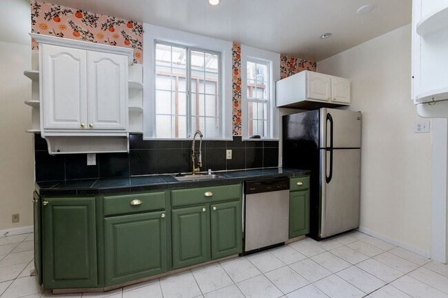 Building Photo - 5 Bed / 2 Bath home in Outer Richmond near...
