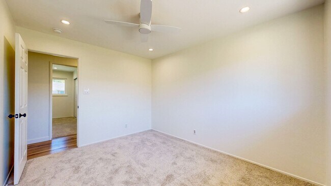 Building Photo - 1925 Leafgreen Dr