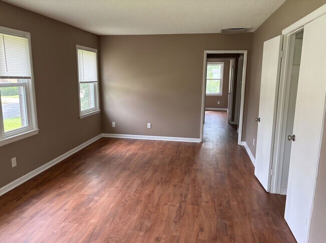 Building Photo - 3293 Ashland Dr