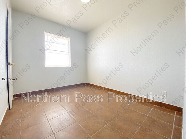 Building Photo - 4700 Maxwell Ave