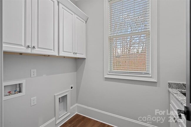 Building Photo - 805 Naples Dr