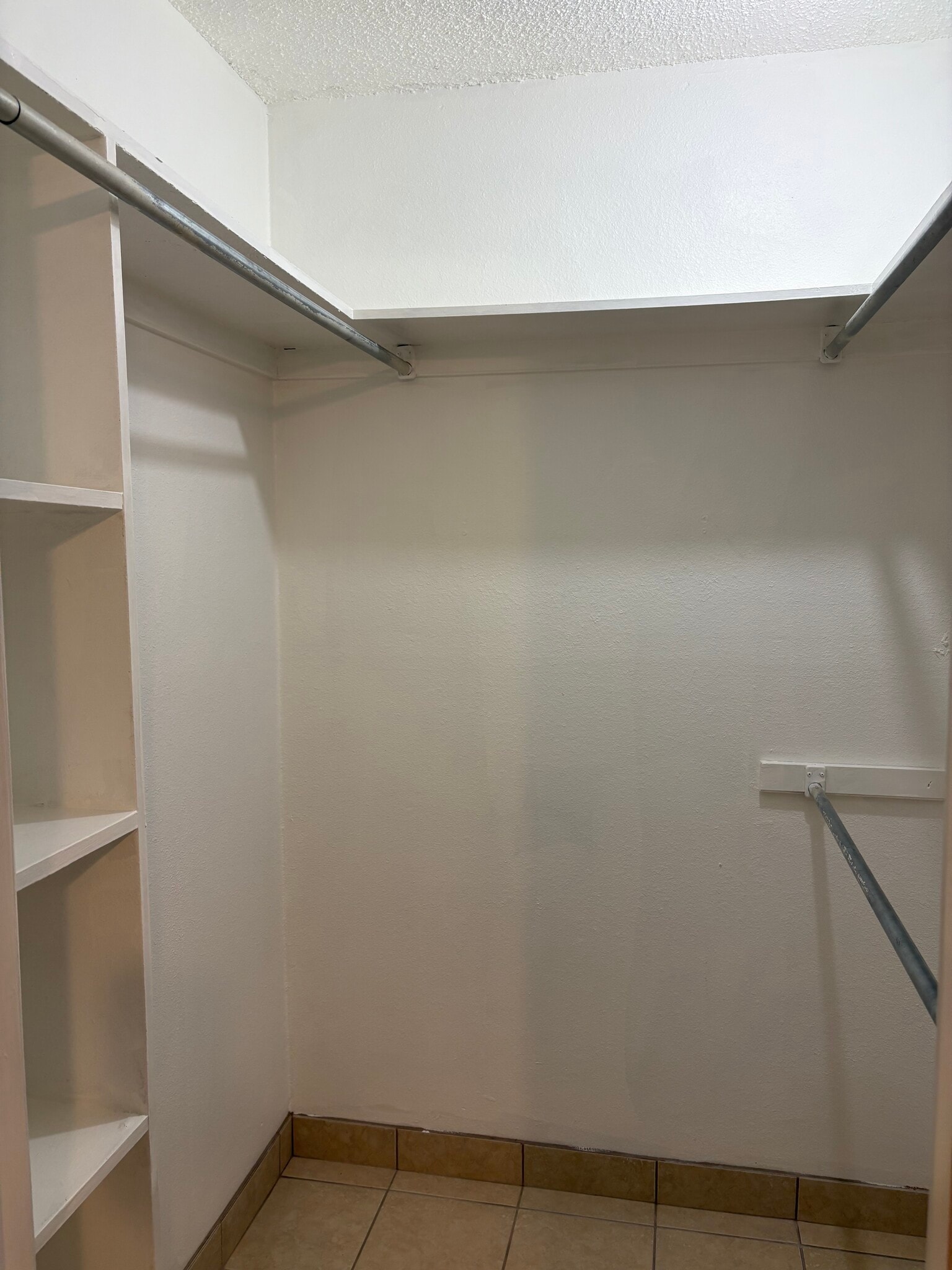 Closet - 716 Long Ct