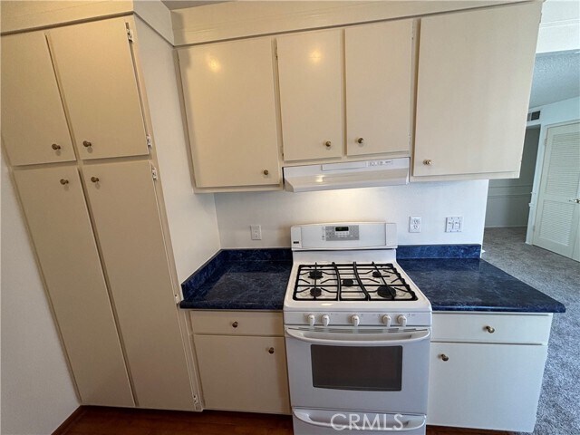 Building Photo - 1350 Cabrillo Park Dr