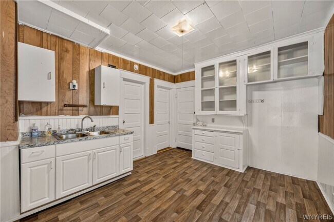 Building Photo - 563 Humboldt Pkwy
