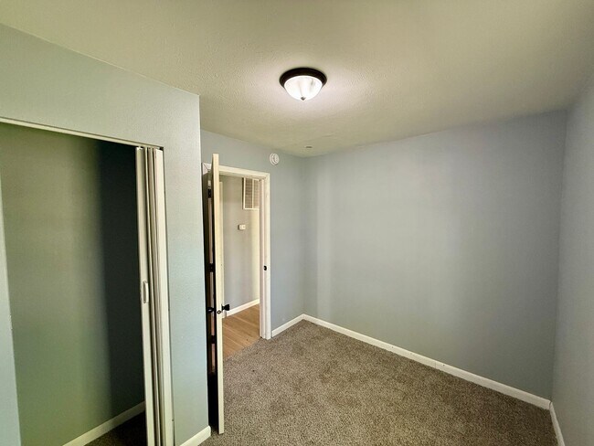 Building Photo - 3 Bed 1 Bath Home - Vouchers Accepted