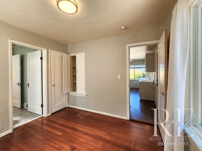 Building Photo - Classic Charmer with Water Views in the Heart of Manette