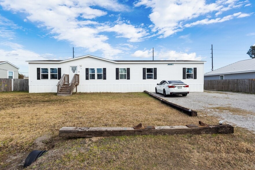 Building Photo - 134 N Larry Dr