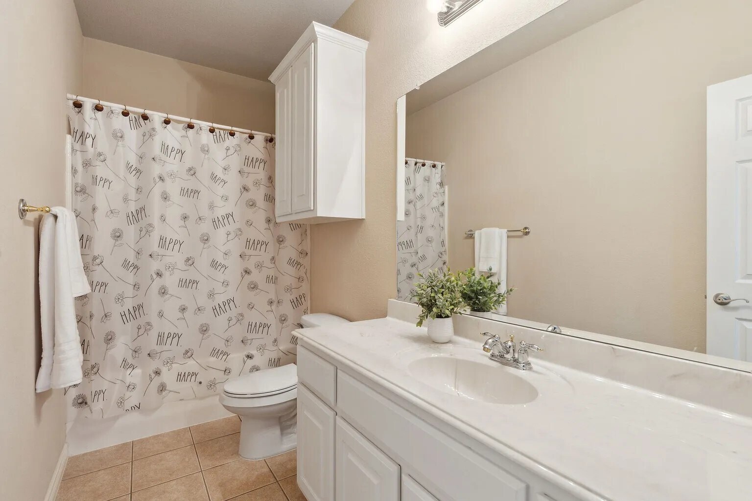Hall Bath - 5900 Parkplace Dr