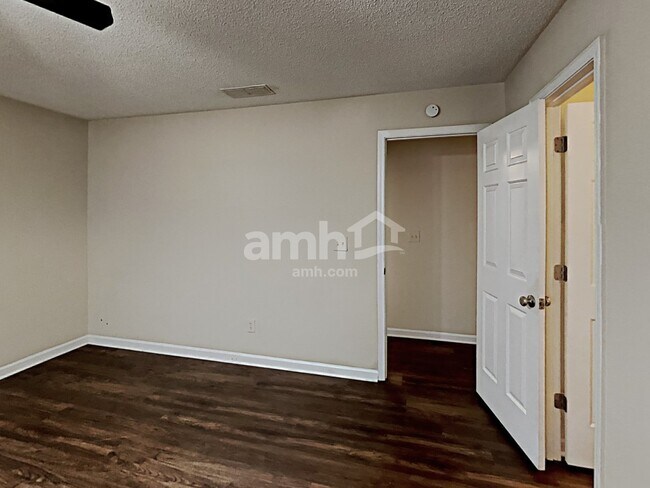 Building Photo - 209 Signet Ct