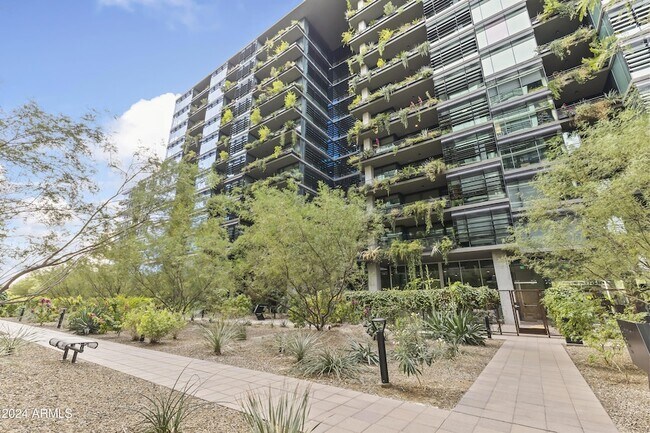 Building Photo - 7180 E Kierland Blvd