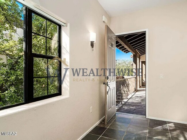 Building Photo - 2010 E River Rd