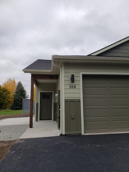 Building Photo - 165 Fairway Blvd