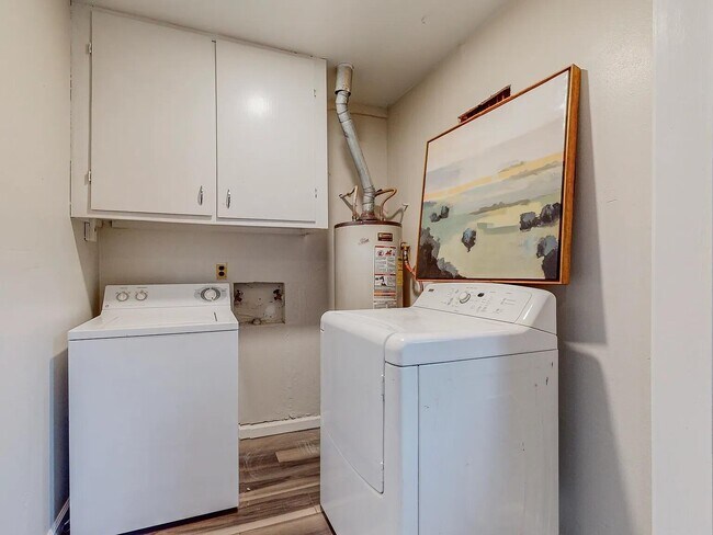 Building Photo - 1701 Hoffman Dr NE