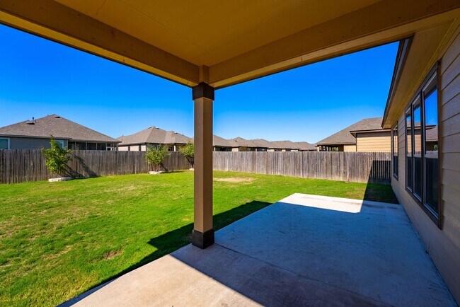 Building Photo - Elegantly Spacious 3-Bed, 2-Bath Home in Round Rock