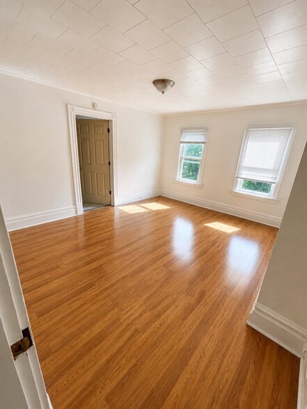 Building Photo - 404 Curtin Ave