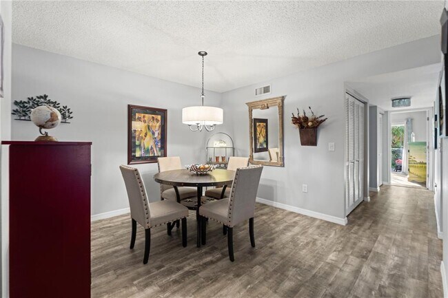 Building Photo - 300 S Florida Ave