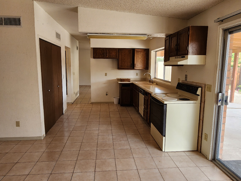Building Photo - 9660 E Quail Pl