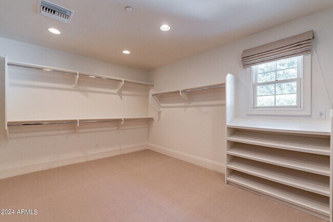 Building Photo - 6433 E Calle Camelia