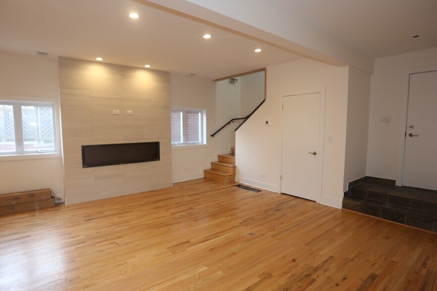 Building Photo - 1727 N Clybourn Ave