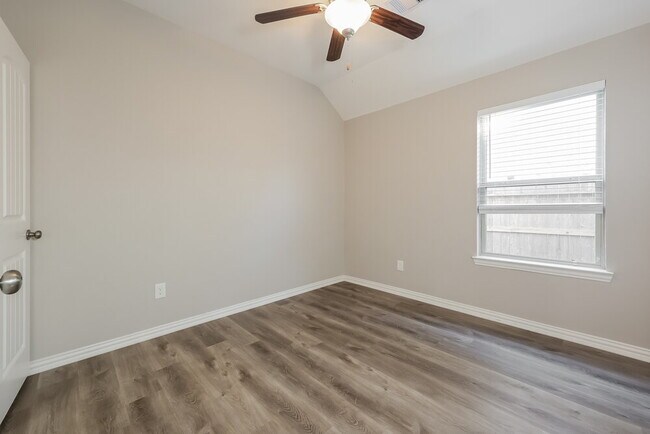 Building Photo - 18914 Sorrento Pt Dr