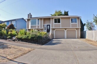 Building Photo - 5715 N 18th St