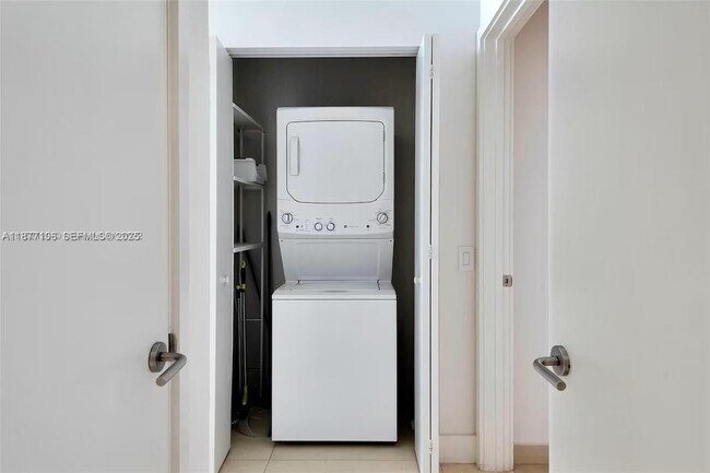 Building Photo - 4111 S Ocean Dr