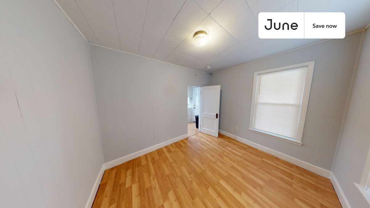 Building Photo - 6 7th St