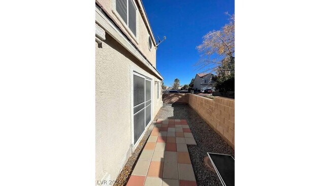 Building Photo - 5537 Smoke Signal Ave
