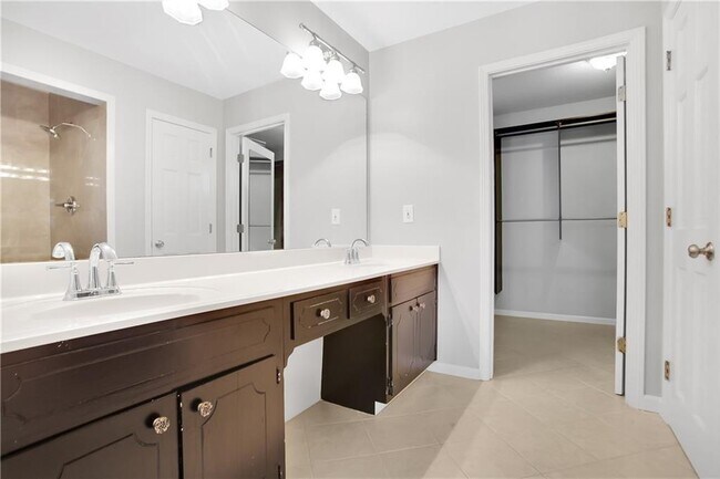 Building Photo - 455 Persimmon Ln